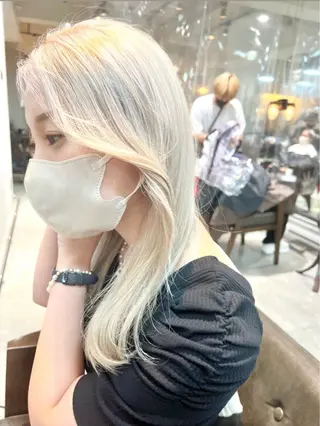 セミロング カラー ヘアアレンジ 🎀ハイトーン・艶 カラー HANA🎀のヘアスタイル