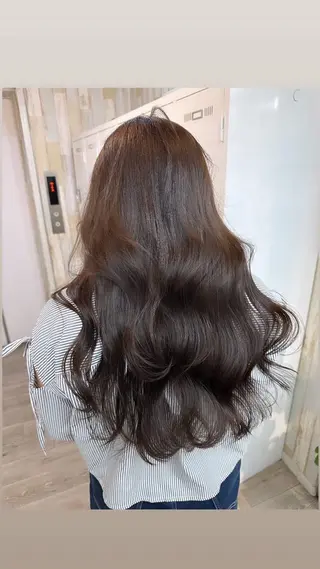 ロング KEIGO/ ベージュカラーのヘアスタイル