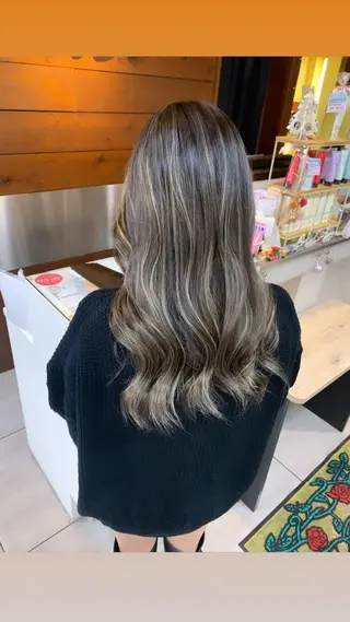 ロング 🫧艶髪カラー🫧 森本くるみのヘアスタイル