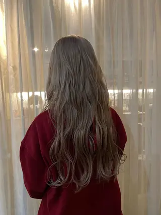 ロング 藤原 百花のヘアスタイル