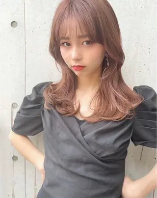 ロング レイヤーカット、 大人可愛い　中村美羅のヘアスタイル