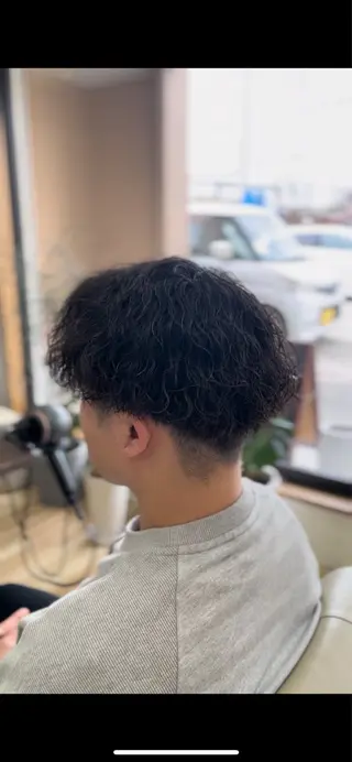パーマ 亀井 慎太郎のヘアスタイル