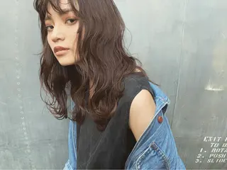 ミディアム カラー 池田 真由美のヘアスタイル