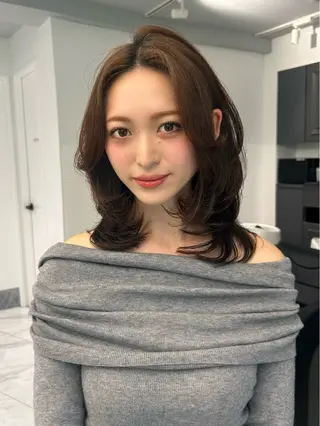 セミロング カラー レイヤー／マツエク 💋𝑨𝑵𝑵𝑨のヘアスタイル