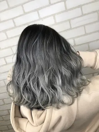 ミディアム カラー 小島 侑衣のヘアスタイル