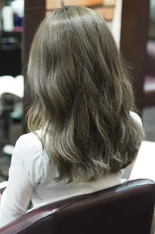 セミロング カラー 辻 竜也　のヘアスタイル