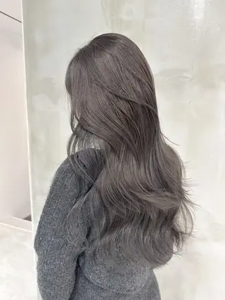 ロング レイヤーカット 透明感カラーのヘアスタイル