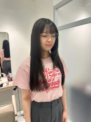 ロング カラー オリーブ/アッシュ やわらか透明感カラーのヘアスタイル