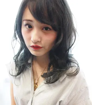 ミディアム カラー パーマ tuuli トゥーリのヘアスタイル