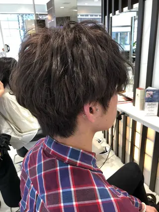 カラー メンズ 岩倉 諒のヘアスタイル