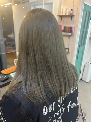 セミロング カラー 吉野 瑳桜のヘアスタイル