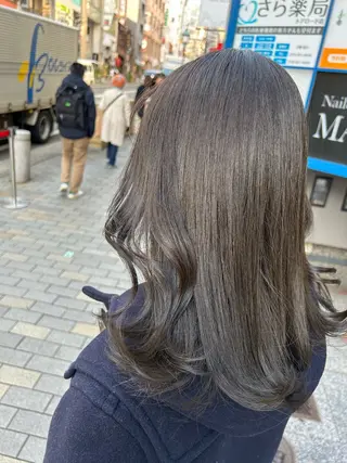 セミロング カラー 瀬川 夏緒のヘアスタイル