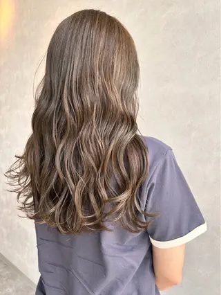 カラー TERUYA shionのヘアスタイル
