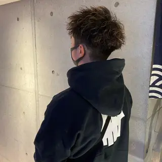 パーマ メンズ 顔まわりレイヤー デザインカットのヘアスタイル