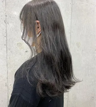 ロング カラー オリーブ/アッシュ やわらか透明感カラーのヘアスタイル