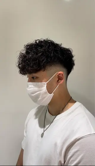 ショート メンズ フェザーパーマ職人 🪶ryosukeのヘアスタイル