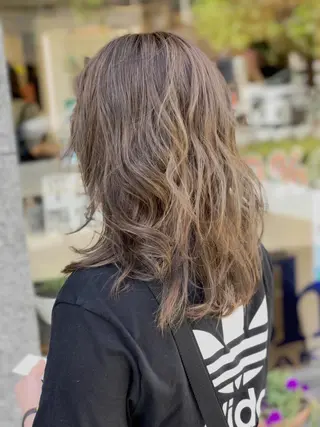 ミディアム カラー 左藤 翔平のヘアスタイル