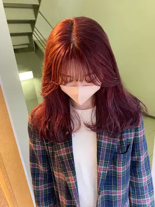 セミロング カラー パーマ ヘアアレンジ デザインカラー/ボブ ブリーチカラー/ユリのヘアスタイル