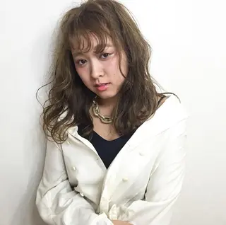 カラー 岩田 萌那のヘアスタイル