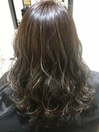 ミディアム カラー UMEDA FIGAROのヘアスタイル