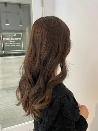 ロング 倉地 更彩のヘアスタイル