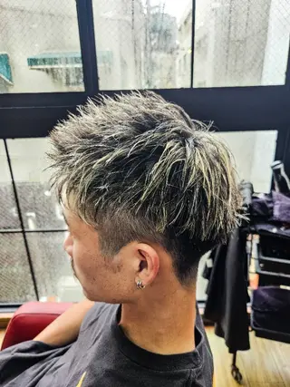 カラー メンズ 特殊パーマ 片山恭兵のヘアスタイル