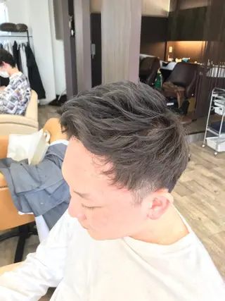 カラー メンズ 佐々木 浩之のヘアスタイル