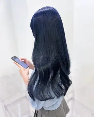 セミロング カラー 🩵色落ち可愛い 寒色カラー🩵のヘアスタイル