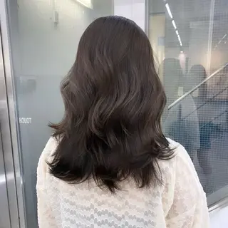 セミロング カラー 艶感/韓国風 🤍moeka🤍のヘアスタイル