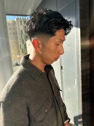 ミディアム パーマ メンズ 俵 知広のヘアスタイル