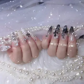 ネイル HAPPINAS🎀  れん🖤痛ネイルのネイルデザイン