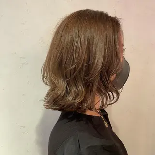 ミディアム カラー TRENCH　相澤 果歩のヘアスタイル