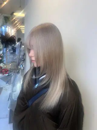 ロング AIRA/ブリーチ ‪/透明感カラーのヘアスタイル