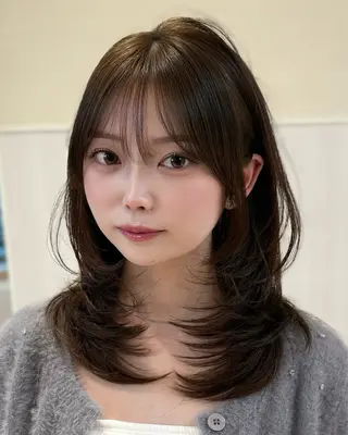 ミディアム 表参道小顔カット前髪 割れ改善クロスパーマのヘアスタイル