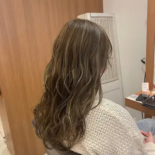 ロング 中村 友香🧸 ブリーチ/艶髪カラーのヘアスタイル