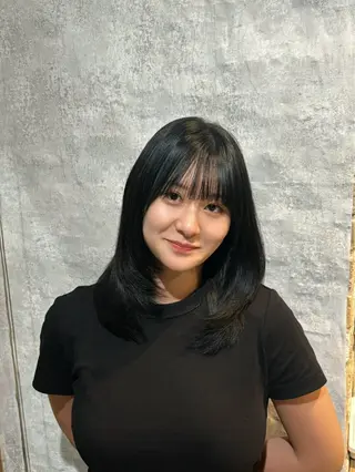 セミロング フェザー/シャドウ/ メッシュパーマのヘアスタイル