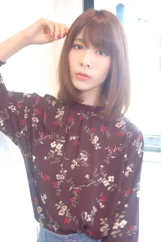 ミディアム カラー CALMHAIR 五十實淳のヘアスタイル