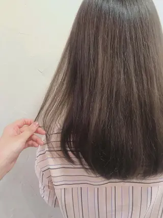 ロング カラー 山下 千明のヘアスタイル