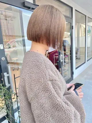 ショート カラー 藤井 貴美子のヘアスタイル