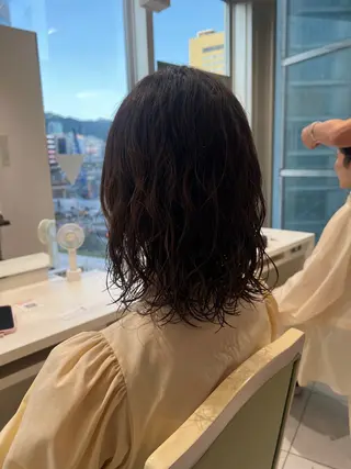 ミディアム パーマ ウルフカット/ ハイトーン/作山葵のヘアスタイル