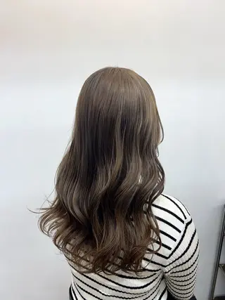 ロング カラー ヘアアレンジ LOVERICHE所属・重光 梨央奈のヘアスタイル