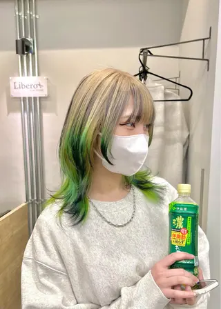 セミロング カラー ブリーチ毛の縮毛矯正 ハイトーン/岡本智樹のヘアスタイル
