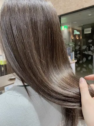ロング カラー ヘアアレンジ 近藤千翔🩵 髪質改善Periodのエステ・リラクイメージ