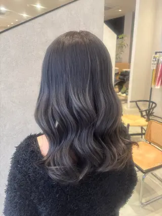 カラー 馬場 美咲のヘアスタイル