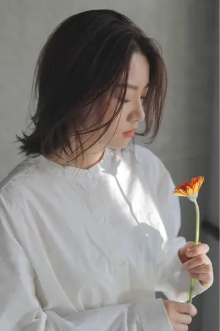 ミディアム さの あやねのヘアスタイル