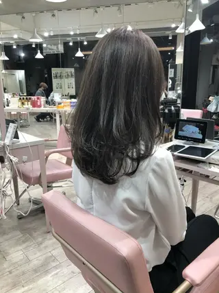 セミロング カラー モテ髪×トレンド💕 小顔レイヤー 金井のヘアスタイル