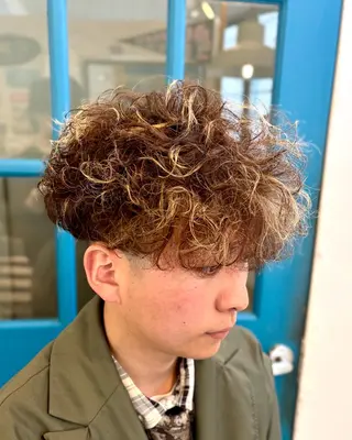 パーマ メンズ ショート、韓国メンズ ヘアのかつらぎのヘアスタイル