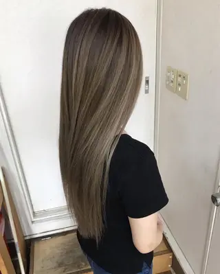 ロング カラー ヘアアレンジ 三輪 太一のヘアスタイル