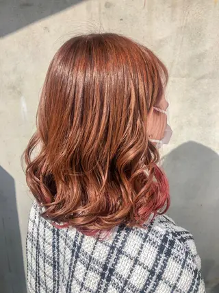 ミディアム カラー 佐藤 美聡のヘアスタイル