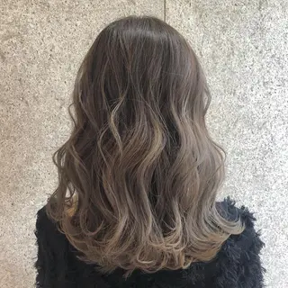 セミロング 植田 彩のヘアスタイル